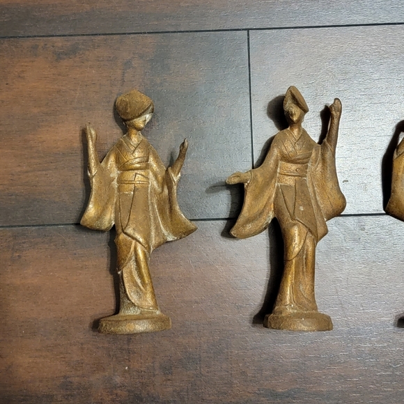 Set of Three Antique CAST IRON JAPANESE WOMEN Statues, 6.5" Tall, Gilt Paint - Picture 2 of 3